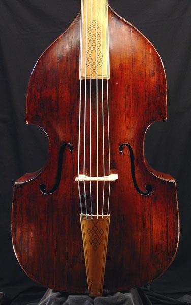Violon kelimesi, viola da gamba ailesinin en büyük üyesiyle çok sık karıştırılmaya başlandı.