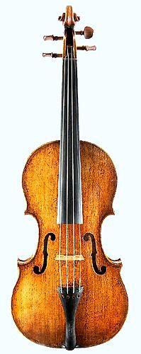 violin ailesi enstrümanlarının soprano sesli olanıdır. Akordu g,d,a,e seslerine göre yapılır. 17. ve 18.