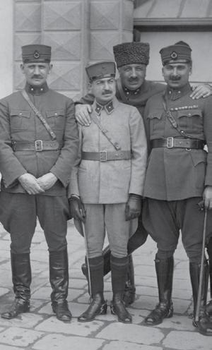 Bu mücadele, Gazi Mustafa Kemal Atatürk ün çağrısına kulak veren vatansever subayların idare ettiği ve yine bu çağrıyla harekete geçen milletin topyekûn desteğiyle ayakta kalabilmiş Türk Ordusu nun