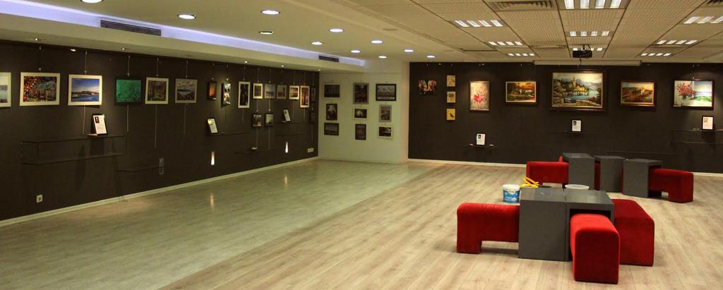Sergide sulu boya çalışmaları, yağlı boya tabloları ve fotoğraflar sergilendi. Açılışı Ankara Barosu Başkanı Av.