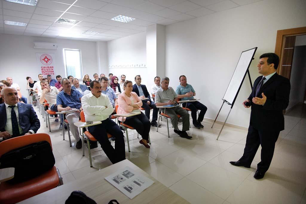 Tanıtım, Bilgilendirme ve Eğitim Bilecik Şeyh Edebali Üniversitesine bağlı Meslek Yüksekokullarında eğitim gören öğrencilerin 3 dönem okulda eğitim gördükten sonra 1 dönem kamu