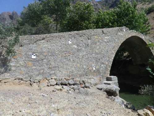 - Fotoğraflar bütün objeyi kapsayacak şekilde bindirmeli olarak çekilmiştir (Şekil 5-6).