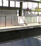 ATMOSFERİK KOROZYON DİRENCİ Tren istasyonunda güvenlik bariyeri SUS430J1L, Japonya.