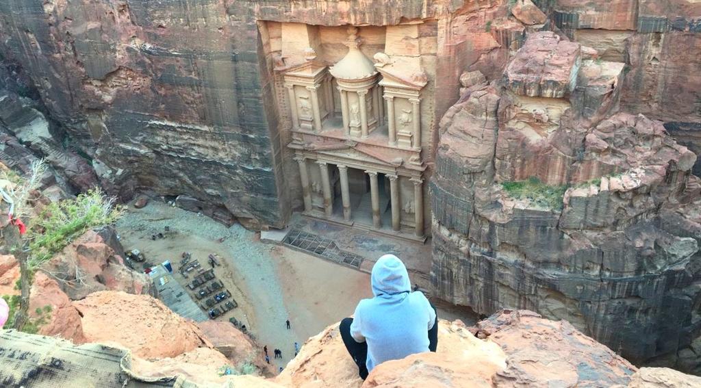 Duraklarımız arasında dünyanın yedi harikasından gizemli Petra antik şehri, rengarenk su altıyla Kızıldeniz, yıldızlara eşlik