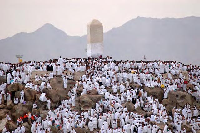 Eylül 2008 96 Mekke de Ramazanda Kur an Seferberliği Yaşanır Kur an ayı olan Ramazan, Mekke de Kur an ın en çok okunduğu aydır. Herkesin elinde Kur ân-ı Kerîm.