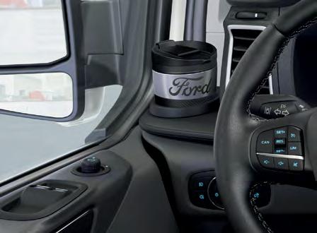 Sürücü Kabininde Saklama Alanı Telefonunuz, belgeleriniz, şişeleriniz Yeni Ford Transit Custom ın sürücü