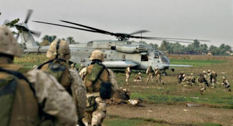 ABD askerleri bir hava operasyonu hazırlığında.