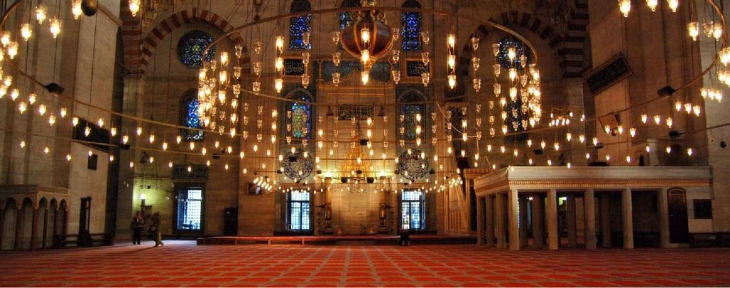 Şekil 2.1 de klasik Osmanlı mimarisinin örneklerinden Süleymaniye Camii nin aydınlatması görülmektedir. Şekil 2.1 : Süleymaniye Camii iç aydınlatması [11].