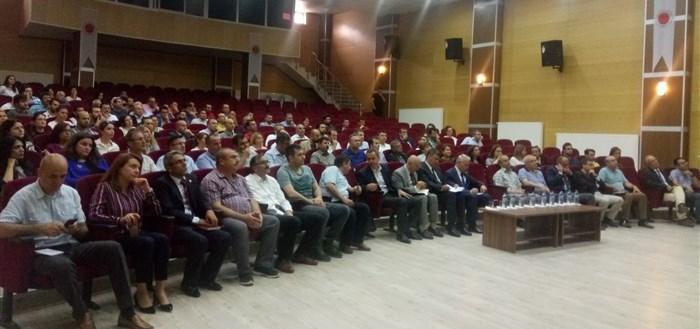 Salih Karacabey baģkanlığında üniversitemiz Ġktisadi Ġdari Bilimler Fakültesi Konferans Salonunda gerçekleģtirilen
