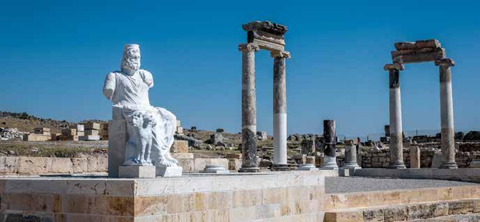Faaliyetler Yönetimden Bir Bakışta Tofaş Pamukkale Hierapolis kazıları sponsorluğu Tofaş, Türkiye nin en büyük beş antik şehir kalıntısından biri olan ve 1988 de UNESCO Dünya Mirası Listesi ne giren