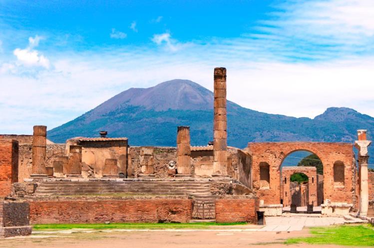 Agorası, tiyatrosu ve tapınakları ile Pompei, yok olan bir kentin kazılarda ortaya çıkan müthiş kurulumdur.