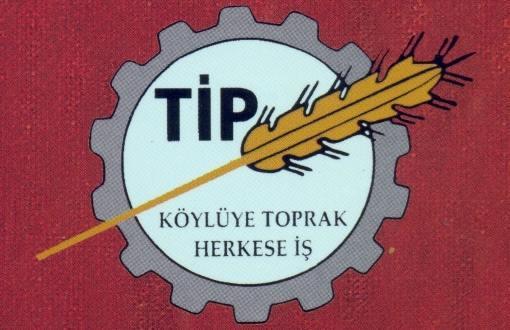 Her iki grup da kendini merkez, diğerini hizip olarak tanımlıyor. -TKP ve TİP kökenliler- TİP (Halkın Türkiye Komünist Partisi, TİP adını aldı. 2014 teki SİP-TKP bölünmesinden.