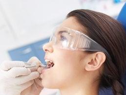 Randevu Almak için Arayın: 0 505 402 41 41 ve 0 262 644 91 62 GENEL DİŞ TEMİZLİĞİ Bireysel olarak yapılan diş temizliği, tecrübeli diş hekimleri tarafından 6 ayda ya da yılda bir kere yapılacak