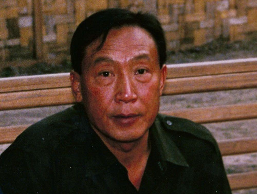 Uyuşturucu kralı olarak kazandığı servetiyle ün yapan Khun Sa, birçok suikast girişiminden sağ kurtulmuştur fakat 2007'de 73