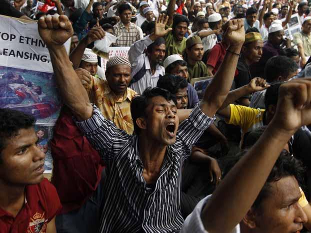 1 Giriş Bu rapor, Haziran 2012 de Arakan da başlayan şiddet olaylarını, olayların arka planını ve Arakan Müslümanlarının maruz kaldığı hak ihlallerini ortaya koymaktadır.