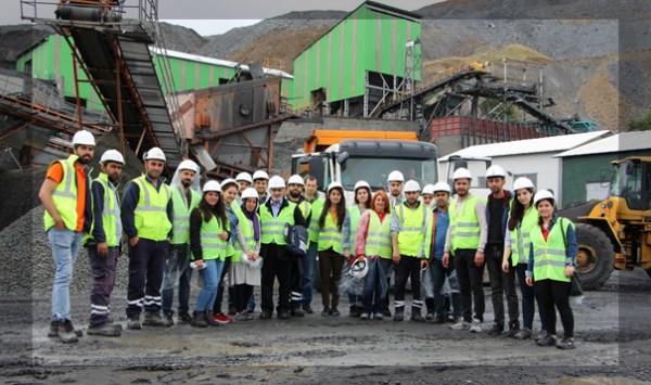 Şefik İMAMOĞLU gözetimindeki 30 öğrenci ile gerçekleşen teknik gezide Avnik (Gözertepe) Mişkel Sahası Apatitli Magnetit (Fosfatlı Demir) tesislerinde, cevherin oluşumu