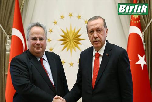 Yunanistan Dışişleri Bakanı Nikos Kocias Alman Der Spiegel dergisinden Yorgos Hristidis e verdiği mülakatta Türkiye ile ilişkilere geniş yer verdi. Bakan Kocias, Erdoğan, Türkiye'de bir liderdir.
