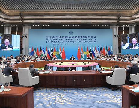 ŞİÖ DÖNEM BAŞKANLIĞI ÇİN DEN KIRGIZİSTAN A GEÇTİ Çin in Çingdao (Qingdao) şehrinde 9-10 Haziran tarihinde gerçekleştirilen Şanghay İşbirliği Örgütü (ŞİÖ) Devlet Başkanları Zirvesi nde Kırgızistan,