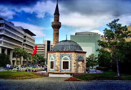 Eğlenelim Öğrenelim 15 Yalı (Konak) Cami Konak Meydanı nda yer alan bu cami, İzmir de Saat Kulesi nin ardından şehrin ikonu olarak bilinen en önemli ikinci yapıdır.