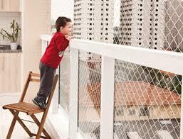Çocukların emeklemeye başladığı andan itibaren, balkonlar üzerinde güvenlik önlemlerinin bekletilmeksizin