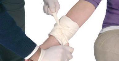 Kanamalarda İlk Yardım Gerekirse bandaj ile sarıp kanlanmış bezleri kaldırmadan basıncı arttırın.