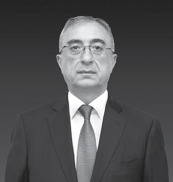 İş hayatına 1981 yılında Hazar Denizi Petrol ve Gaz Üretim Birliği, Azer-Deniz Petrol İnşaat Tröstü, İnşaat ve Montaj bölümünde mühendis olarak başlayan ve birçok görevi başarıyla yürüten Vagif