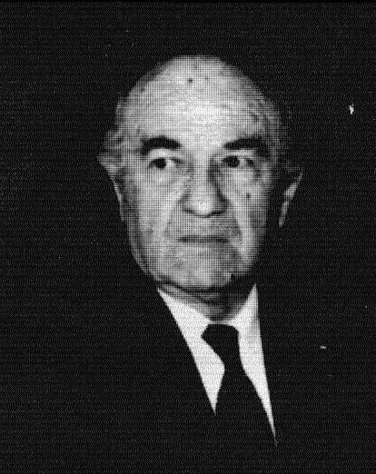 6 Prof. Dr. İsmail YALÇINLAR (25) ( 1915 2003 ) Başkanlık Dönemi: 21.5.1987-20.5.1999 1915 yılında Uşak ta doğdu, İlkokulu ve Orta Okulu Uşak ta, Liseyi Afyon da okudu ve 1935 yılında mezun oldu.