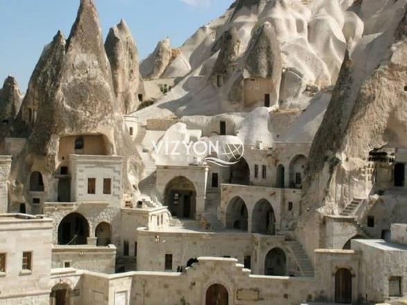 KAPADOKYA TURU (2 GECE KONAKLAMALI ) GÖREME-AVANOS-URGÜP-KAYSERİ 1.GÜN 22.30 Okul önünden Nevşehir e hareket, 2.GÜN 07.00 Araçta kahvaltı paketi ikramı, 08.