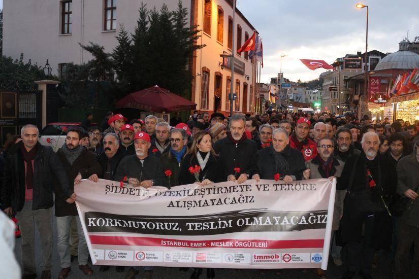 TOPLUMSAL MUHALEFET Beşiktaş Saldırısını Lanetliyoruz! İstanbul İKK nın çağrısıyla Beşiktaş ta gerçekleşen terör saldırısını protesto ettik.