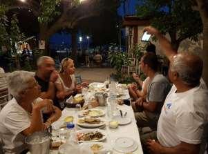 hakkında bir sunum yapıyorlar. Argo Pelion Dağı ndaki çeşitli ağaçlar kullanılarak yapılmış, yapım sırasında kestane ve diğer meyve veren ağaçlar kullanılmamış.