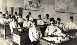 Mavi Gözlü Çocuk: Mustafa Mustafa Kemal in askeri okul sınavlarına gizlice girerek kazanması onun azim ve kararlılığı na işaret etmektedir.