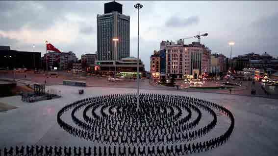 Erdal İnci 1983 Ankara Sergiye Taksim Spirali işimle katılıyorum.