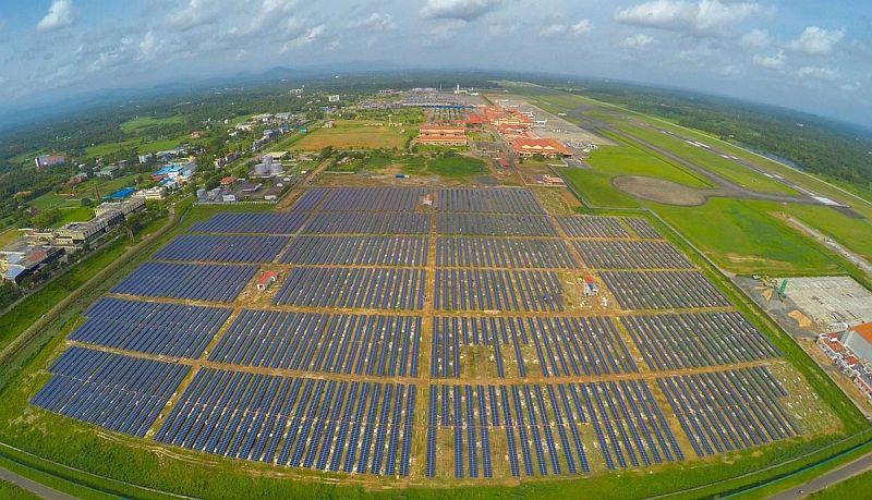 ENERJİ GÜNDEMİ 8 Hindistan ın Cochin Havalimanı Elektriğini Güneşten Karşılıyor Hindistan ın Kochi şehrindeki havalimanında kurulan 12 MW kapasiteli güneş enerjisi santrali havalimanının tüm elektrik