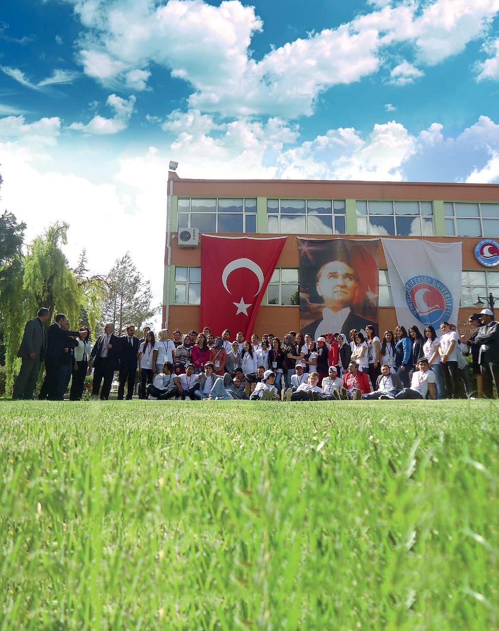 ÖZET: Mehmet Akif Ersoy Üniversitesi bünyesinde 2009 yılında Kurulan Meslek Yüksekokulumuz; İlk olarak 2 program ile eğitim öğretim vermeye başlamış, şuanda 425 öğrencisi, öğrenci alınan ve öğrenci
