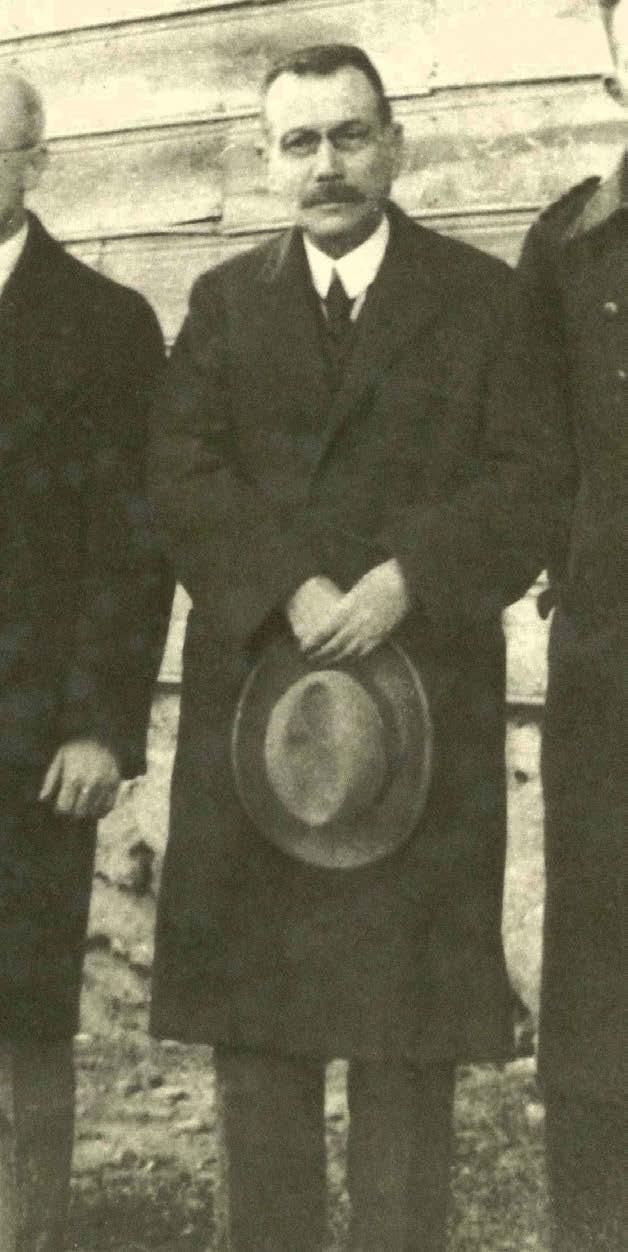 Ahmed Avni KONUK (d.1868 - ö.19.03.1938) Mutasavvıf, bestekâr ve şair Ahmed Avni Konuk 1868 yılında İstanbul da dünyaya geldi. Babası, Musa Kazım Bey, Annesi ise Fatma Zehra Hanım dır.