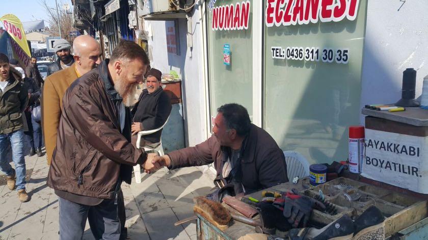 17. Muş/Bulanık ilçesinde vatandaşları ziyaret ederek referandumun parti seçimi