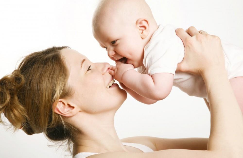 Anne sütü bileşimi bebeğin erken doğumuna, gelişimine, gün