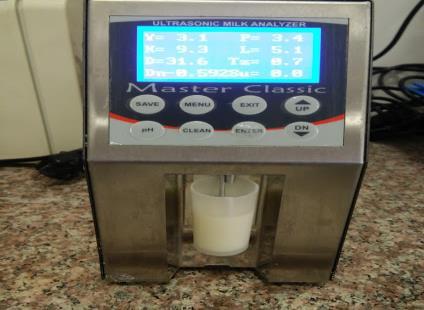 3.4. Kimyasal Analizler Anne sütlerinde süt kompozisyonunu belirlemek için Ultrasonik Milk Analyser (Milkotester, Bulgaristan) kullanılmıştır. Şekil 3.1.