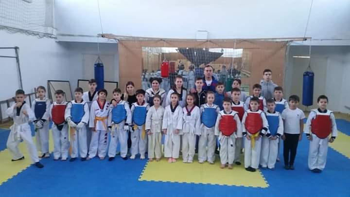 12 12 Spor Gagauzya Tekvando Federasyonu 1 Ekim 2015 tarihinde ATU Gagavuzya da ilk Olimpiyat spor kulübü Taekwondo WT açıldı. Kulüp, Komrat yerlisi Vyacheslav Dragoy tarafından kurulmuştur.