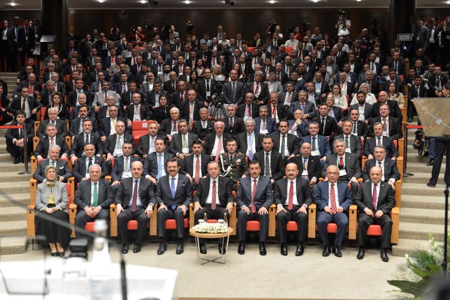 Başarıya ulaştıracak esas gücün birlik ve beraberlikten geçtiğini bildiren TOBB Başkanı Hisarcıklıoğlu, Bu süreçte 4 ana meseleye odaklandık.