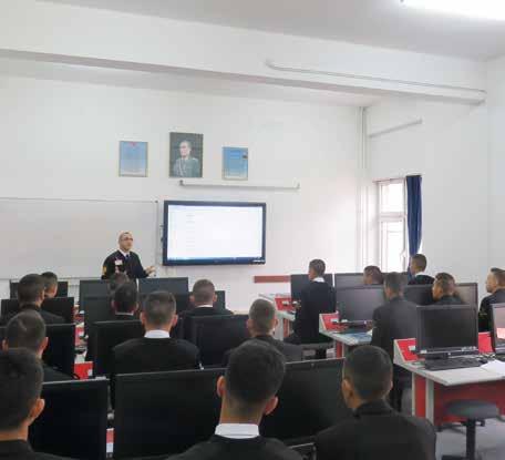 İşletme Yönetimi Deniz Kuvvetleri Komutanlığının yüzer ve kara birliklerinde görev alacak İkmal branşında sınıflandırılan öğrencilere, temel