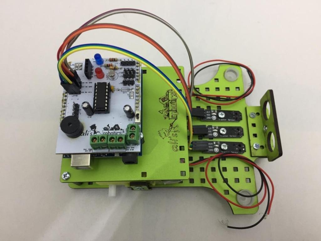 Pin Bağlantıları Çizgi Sensör Bağlantıları Robota çizgi sensörleri öne gelecek şekilde yukarıdan bakıldığında en solda kalan çizgi sensörü sol,