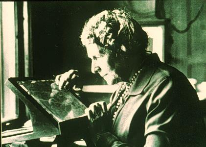 Annie Jump Cannon (1863-1941) -Miss Cannon ve arkadaşları 400.000 yıldızın tayf türünü belirledi.