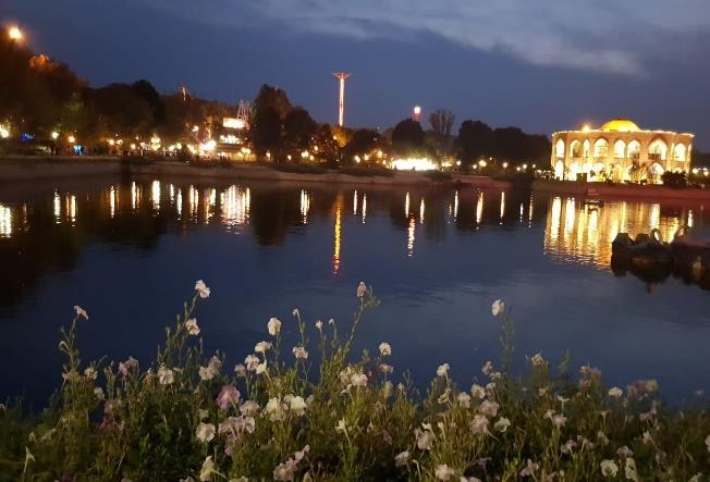 Öğlen yemeği ve dinlenmenin ardından Meşrute Müzesi ziyareti ve Tebriz`in ünlü Şah Gölü (elgölü) gezisi yapılıp