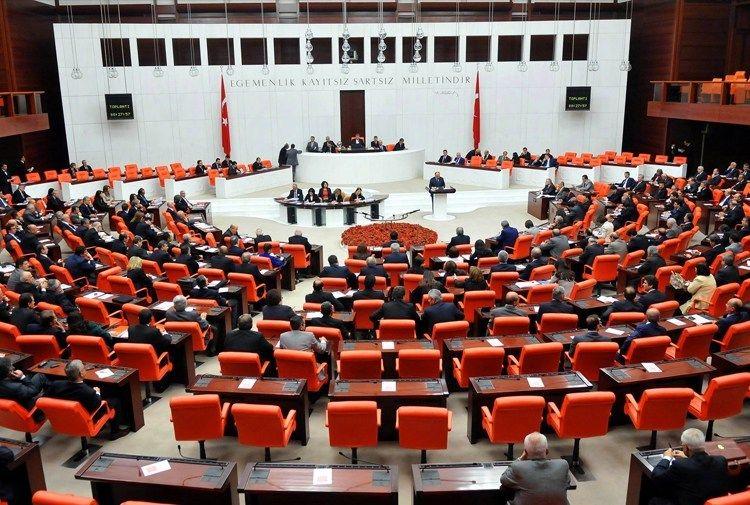 Meclis e 38 i HDP den 43 milletvekili hakkında fezleke gönderildi HDP Eş Genel Başkanları Pervin Buldan ve Sezai Temelli ile CHP Genel Başkanı Kemal Kılıçdaroğlu nun da aralarında bulunduğu 43