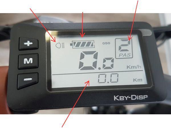 Aydınlatma açık 7) Ekran Akü göstergesi Sürüş modu Kilometre ve hız gibi çeşitli özellikler için farklı