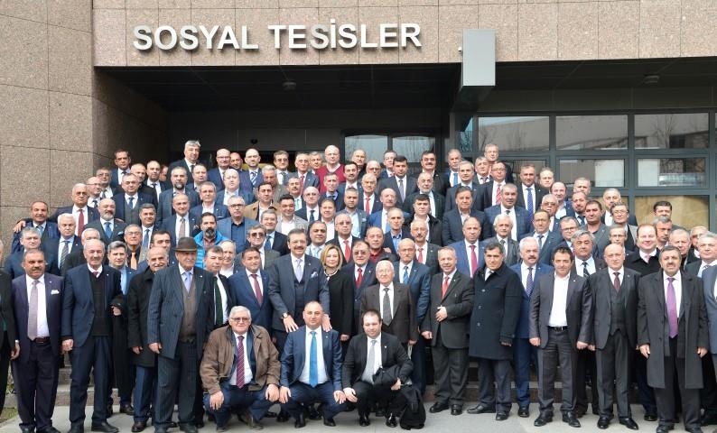Başkan Özmen, Nusaybin sorunları ile ilgili sorunları Zeybekçi ye iletti. Toplantıda Mardin in ekonomik durumu ve ihracatçıların sorunları ile ilgili istişarelerde bulunuldu. Bakan Sn.