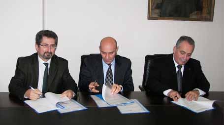 Seferihisar Belediyesi Asansör Ruhsat Protokolü 10 Şubat 2010 EMO, MMO ve Seferihisar Belediyesi arasında asansörlerin ruhsatlandırılmasına ilişkin protokol 10 Şubat 2010 tarihinde imzalandı.