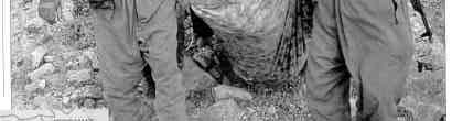 yürüten Barzani ve onun peflmergeleri (altta