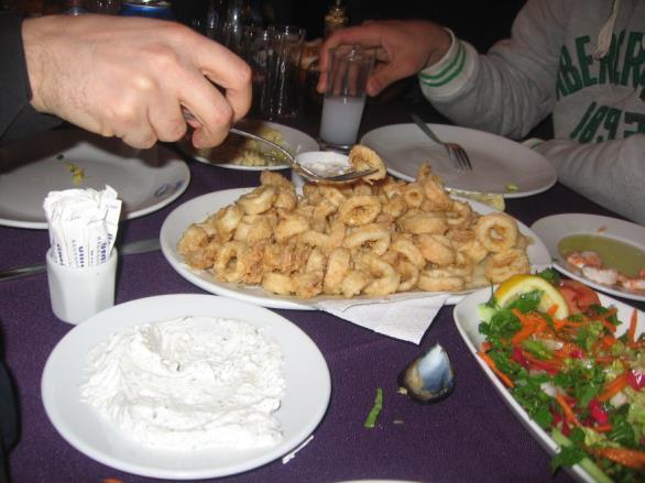 Kalamar Akdeniz mutfağında yaygındır Selenyum, B12 ve B2 kaynağıdır